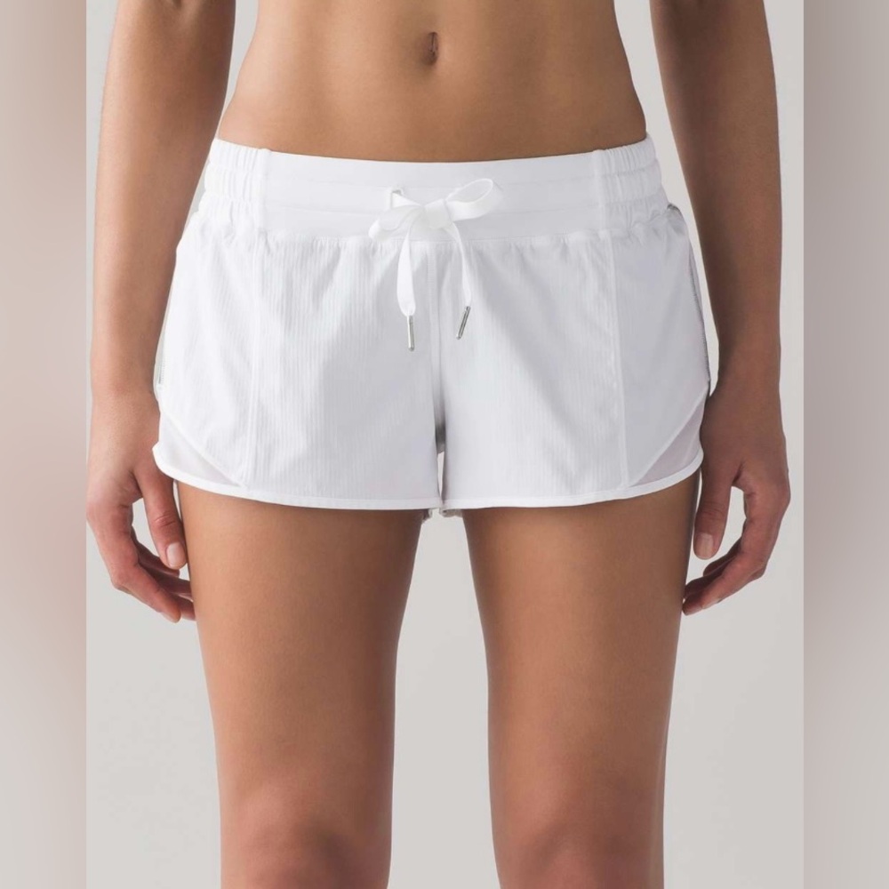 Lululemon Hotty Hot Short 2.5", Like New Quality. In White. Size 4.